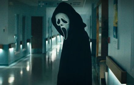 Ghostface in 2022's Scream