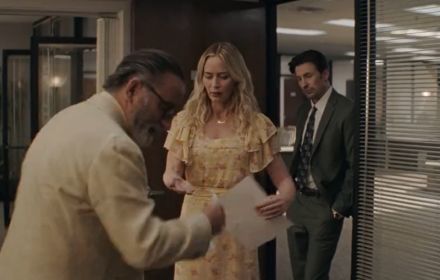 Emily Blunt and Chris Evans in Pain Hustlers